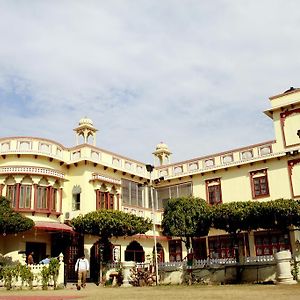 Oyo 15214 Mahal Rajwada Resort